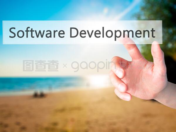 軟件開發(fā) 在模糊背板按下精準按鈕——技術與銷售的雙重奏