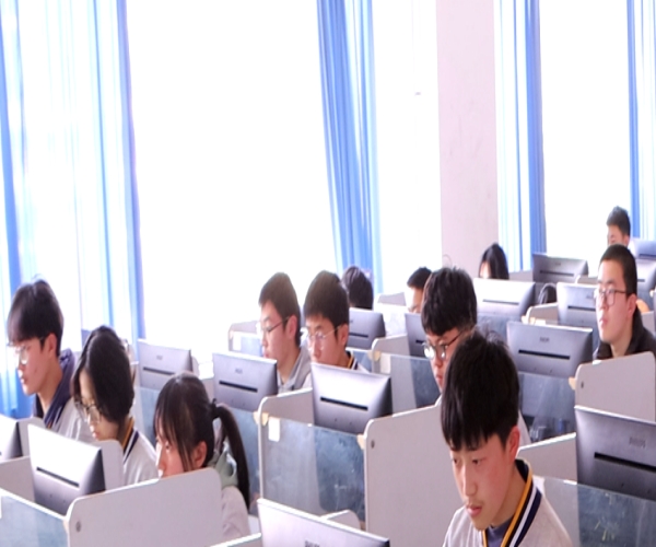 濟南應用技術職業(yè)中等專業(yè)學校軟件與信息服務專業(yè) 聚焦技術開發(fā)與銷售，培育復合型IT人才